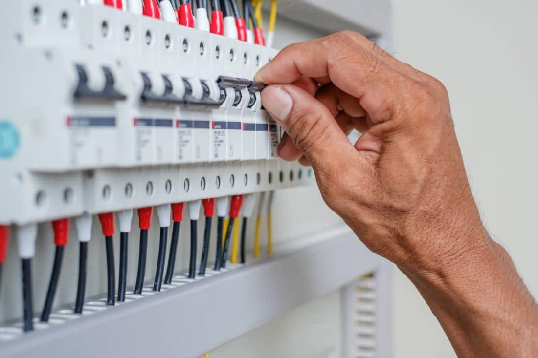 Trabajo de instalación eléctrica certificada